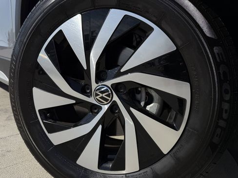 New 2025 Volkswagen Tiguan S image 9