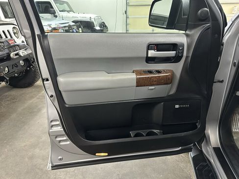 Used 2010 Toyota Sequoia Platinum AWD/4WD image 32