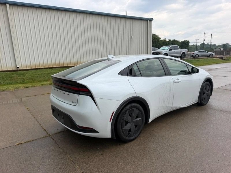 Used 2025 Toyota Prius LE FWD image 3