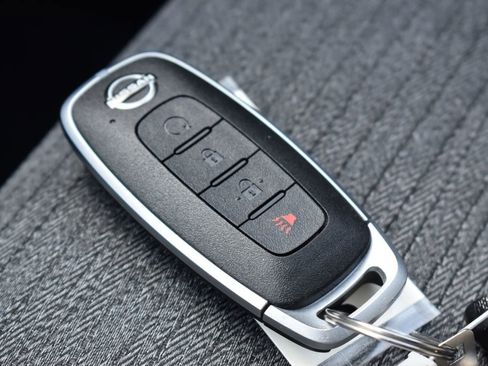 Used 2023 Nissan Rogue SV image 13