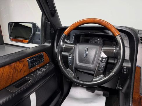Used 2017 Lincoln Navigator L Select RWD image 26