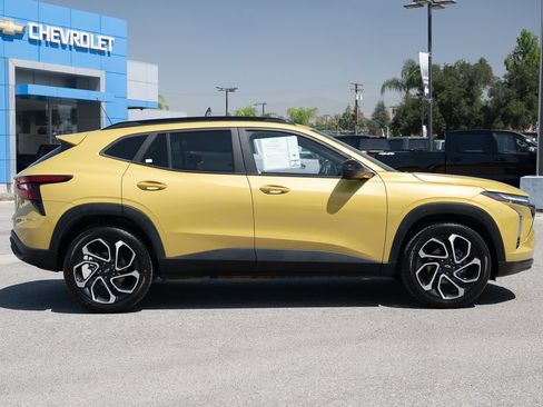 Used 2024 Chevrolet Trax RS w/ Driver Confidence Package FWD image 3