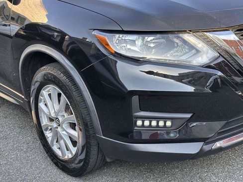 Used 2018 Nissan Rogue SV AWD/4WD image 8