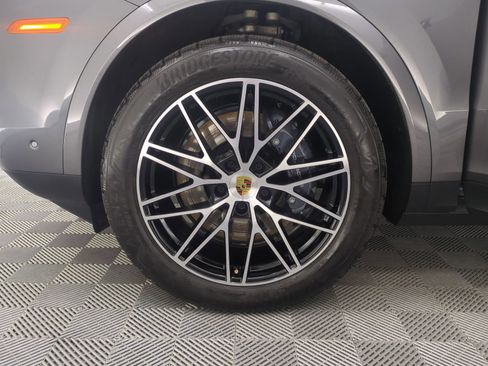 Certified 2024 Porsche Cayenne AWD/4WD image 28