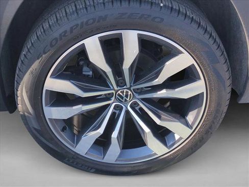 Used 2023 Volkswagen Atlas SEL Premium image 14