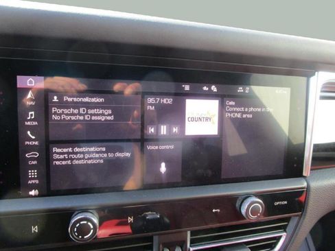 Used 2023 Porsche Macan image 12