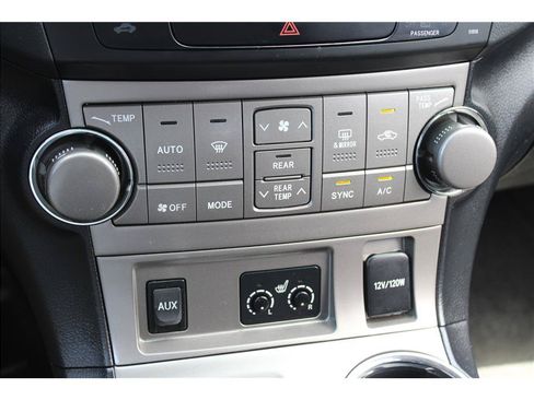 Used 2010 Toyota Highlander SE AWD/4WD image 29