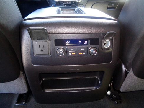 Used 2016 GMC Yukon SLT image 25