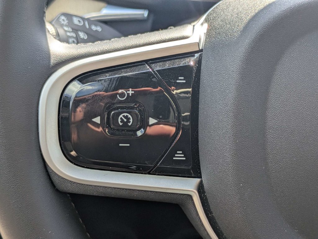 Used 2026 Volvo XC60 B5 Plus AWD/4WD image 25