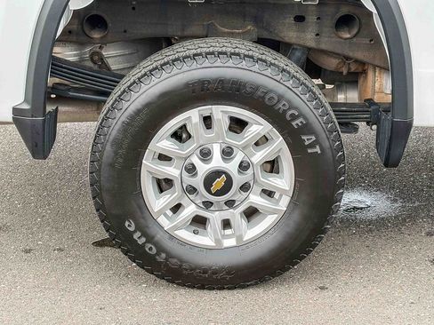 Used 2025 Chevrolet Silverado 2500 LT w/ Convenience Package image 16