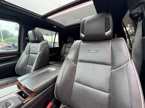 Used 2022 Cadillac Escalade Premium Luxury AWD/4WD image 35