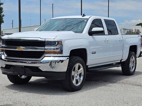 Used 2018 Chevrolet Silverado 1500 LT w/ Texas Edition AWD/4WD image 10
