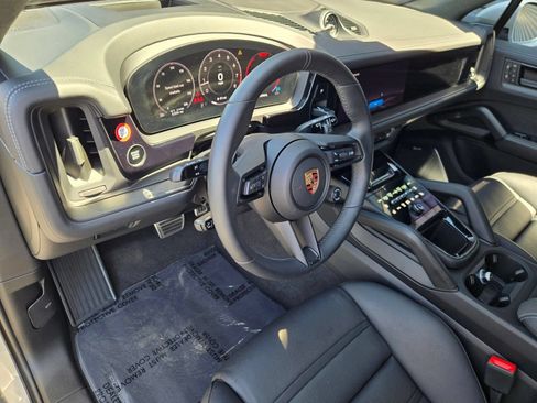 Certified 2026 Porsche Cayenne GTS AWD/4WD image 5
