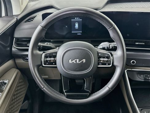 Used 2025 Kia Carnival FWD image 18