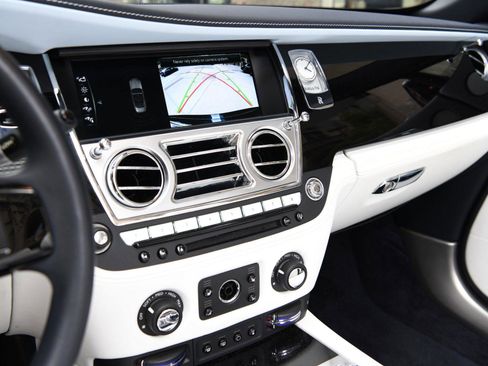 Used 2020 Rolls-Royce Dawn image 18