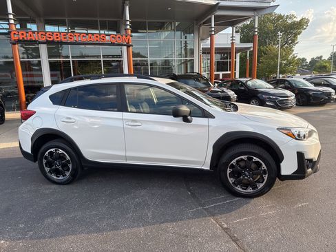 Used 2022 Subaru Crosstrek 2.0i image 2