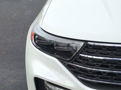 Used 2020 Ford Explorer XLT w/ Equipment Group 202A image 10