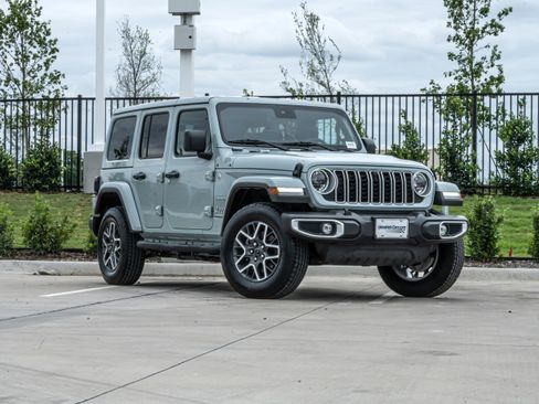Used 2024 Jeep Wrangler Unlimited Sahara w/ Technology Group AWD/4WD image 2