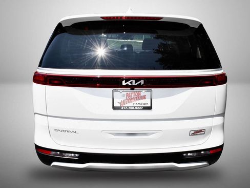 Used 2024 Kia Carnival LX FWD image 6