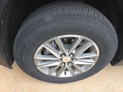 Used 2023 Chevrolet Traverse LT FWD image 10