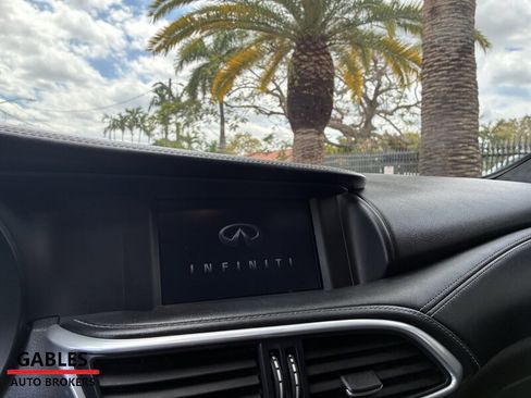 Used 2018 INFINITI QX30 Sport w/ Leather Package image 16