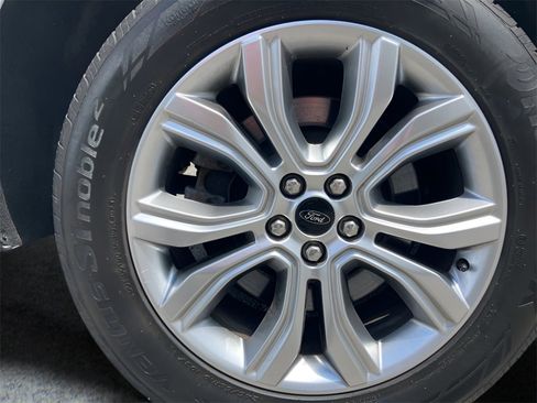 Used 2024 Ford Edge Titanium image 9