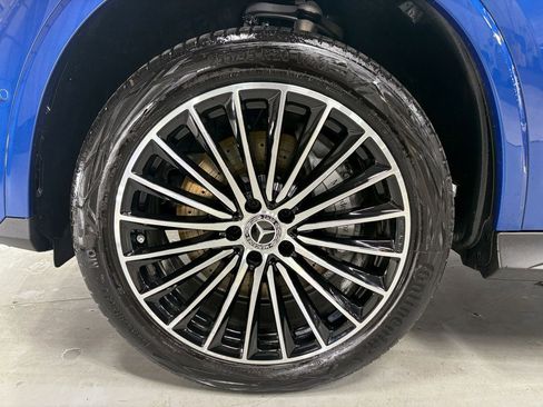 Used 2025 Mercedes-Benz GLC 350e 4MATIC w/ AMG Line image 38