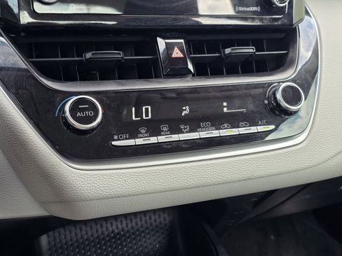 Used 2022 Toyota Corolla LE image 23