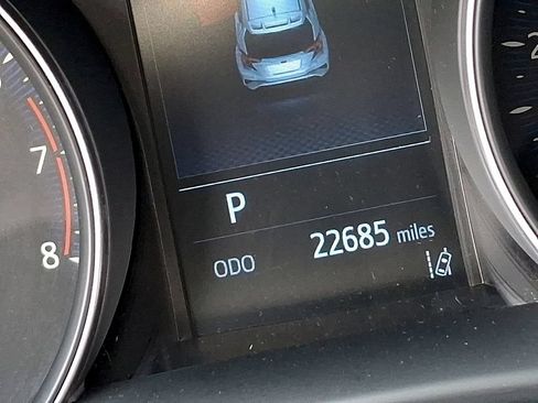 Used 2022 Toyota C-HR XLE FWD image 19