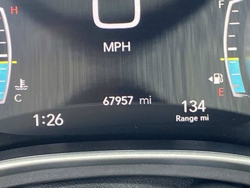 Used 2023 Chrysler Pacifica Touring-L FWD image 43