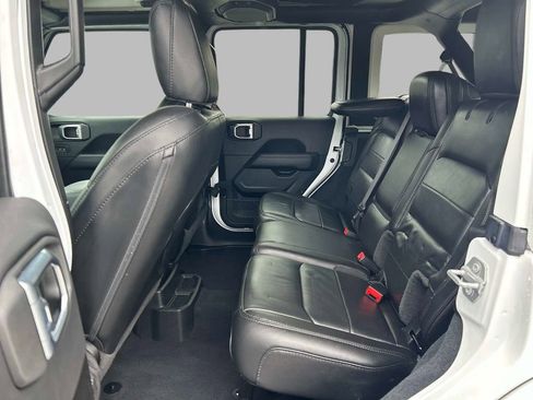 Certified 2022 Jeep Wrangler Unlimited Sahara AWD/4WD image 13