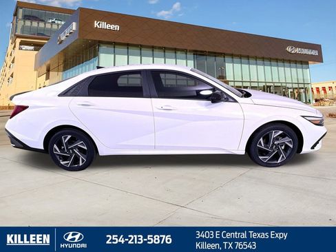 Used 2025 Hyundai Elantra SEL image 10