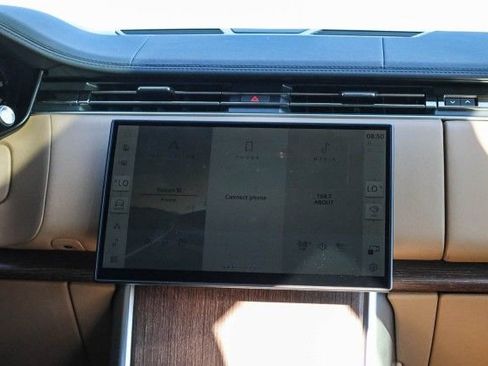 New 2025 Land Rover Range Rover Long Wheelbase SE image 30