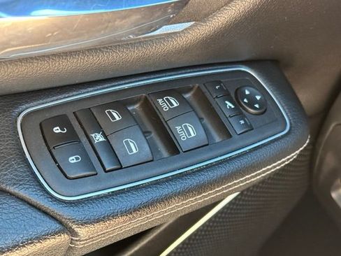 Used 2023 RAM 1500 Laramie AWD/4WD image 17
