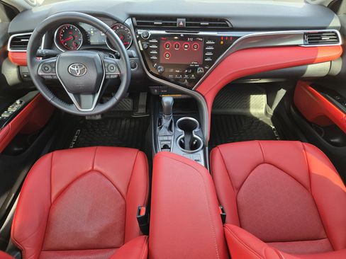 Used 2018 Toyota Camry XSE image 33