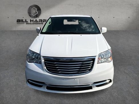 Used 2016 Chrysler Town & Country Touring w/ Driver Convenience Group FWD image 2