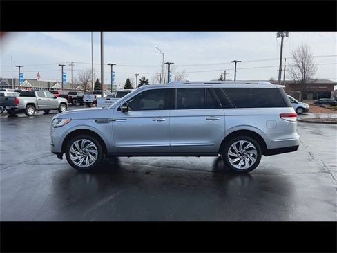 Used 2023 Lincoln Navigator L Reserve image 5