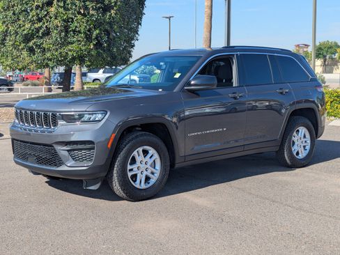 Used 2022 Jeep Grand Cherokee Laredo w/ Luxury Tech Group I image 2