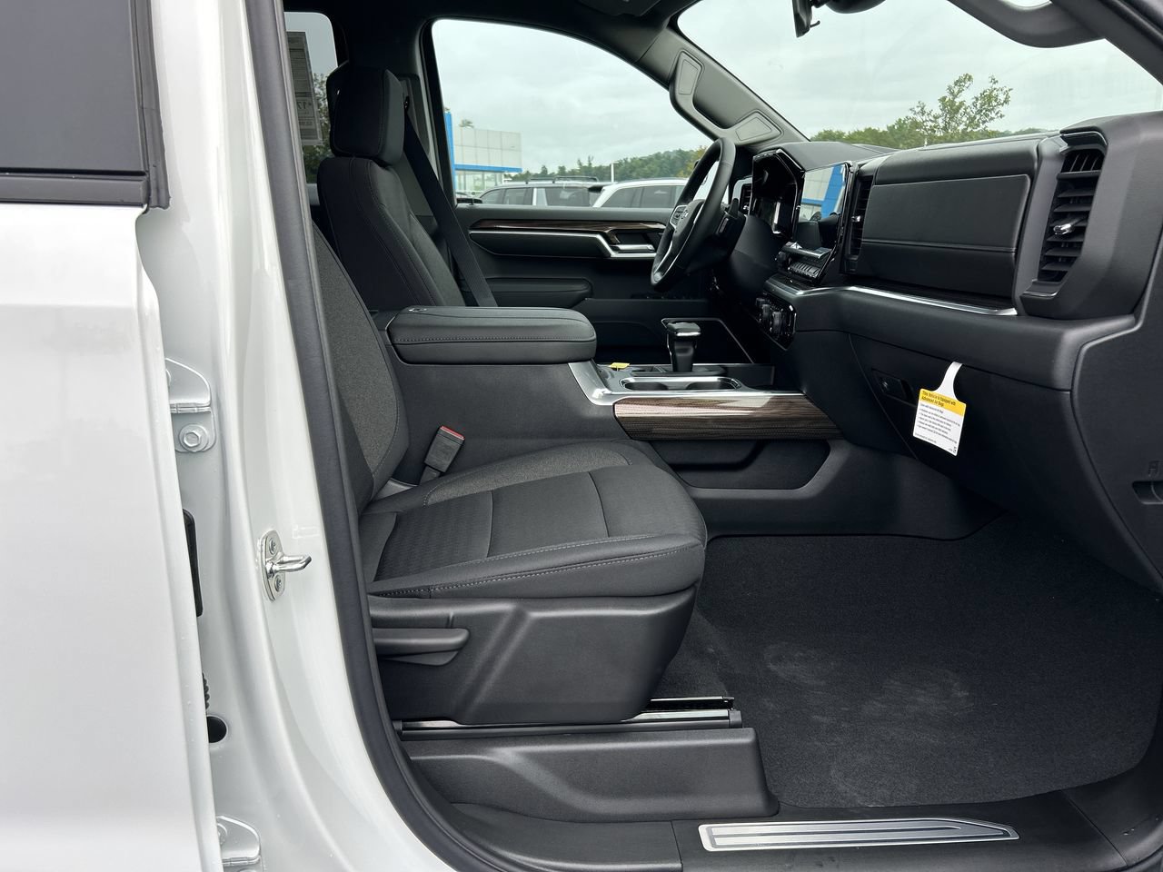 New 2026 Chevrolet Silverado 1500 RST w/ Redline Edition AWD/4WD image 15