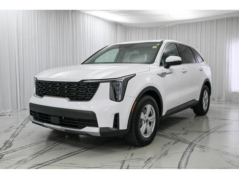 Certified 2025 Kia Sorento LX image 4