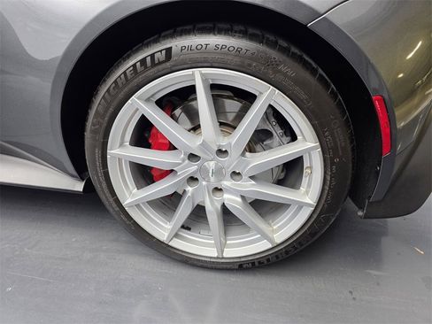 Used 2019 Aston Martin V8 Vantage Coupe image 16