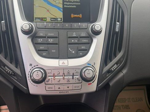 Used 2017 Chevrolet Equinox LT AWD/4WD image 18