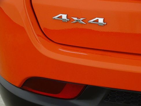 Used 2018 Jeep Compass Sport w/ Mopar Graphics Package image 41