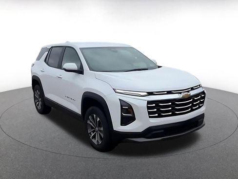 Used 2025 Chevrolet Equinox LT FWD image 3