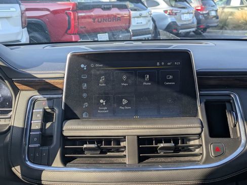 Used 2023 Chevrolet Suburban Premier image 21