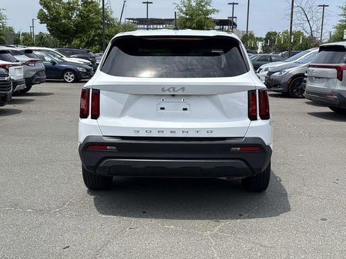 Used 2022 Kia Sorento LX FWD image 3