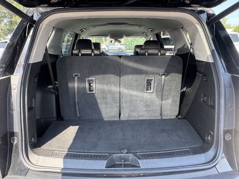 Used 2023 GMC Acadia SLT image 13