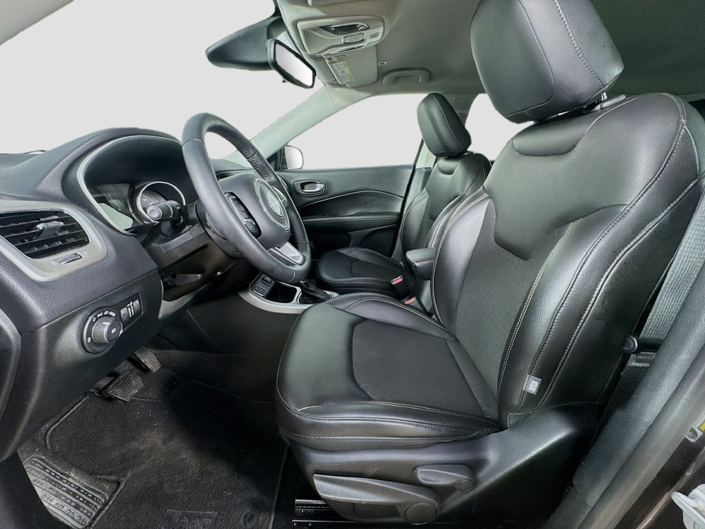 Used 2018 Jeep Compass Latitude w/ Safe & Security Group FWD image 23