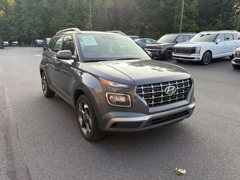 Certified 2024 Hyundai Venue SEL FWD image 2