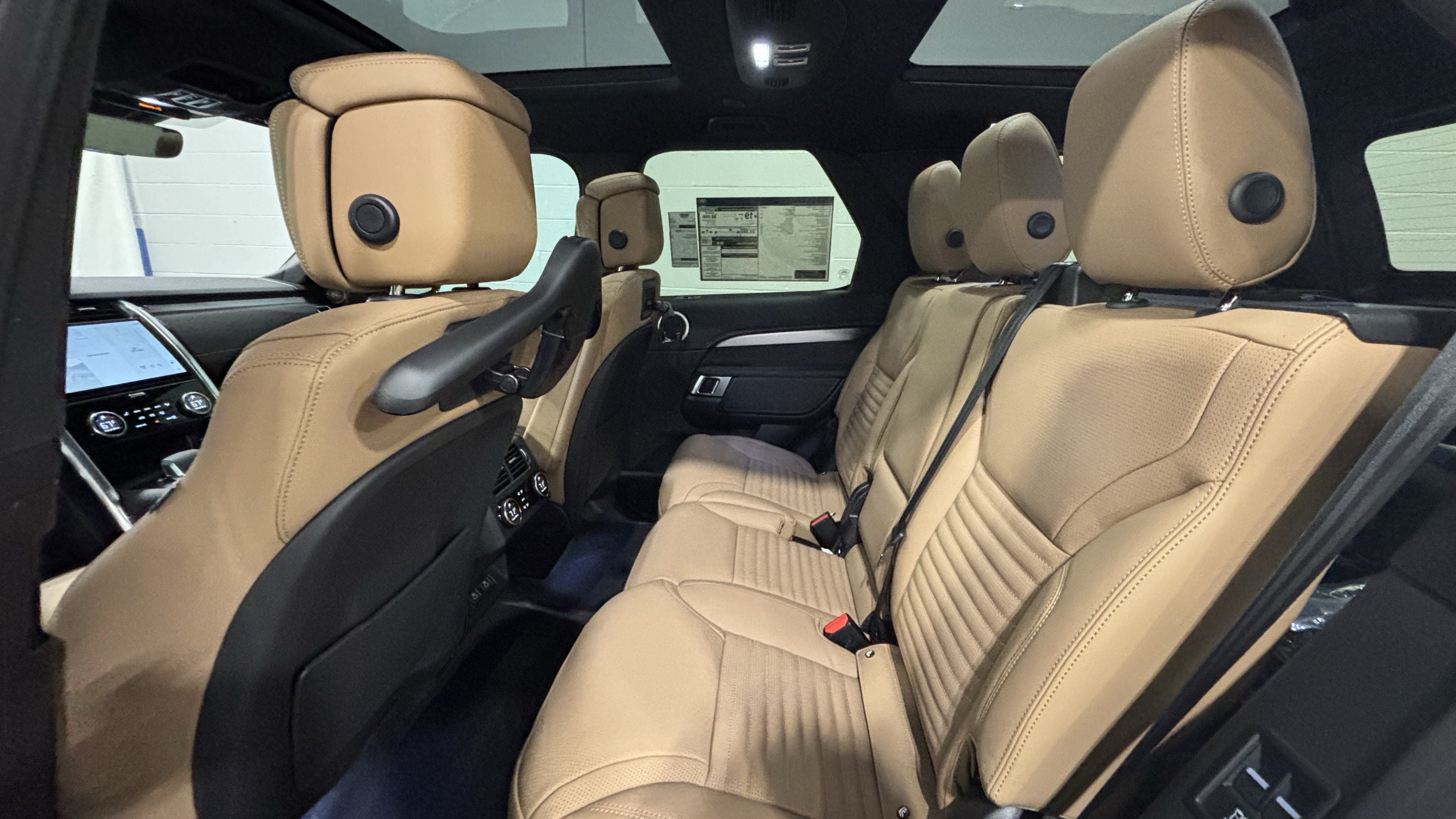 New 2026 Land Rover Discovery Limited Edition AWD/4WD image 6